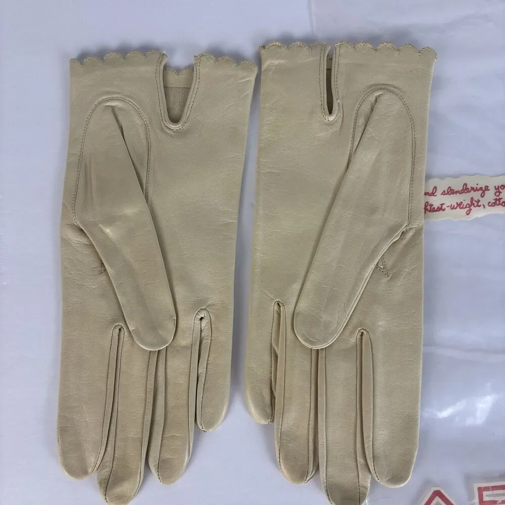 VTG Miss Aris Beige Cream Leather Gloves 7 1/2 Leather Wrist Length